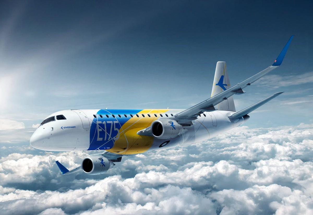 Embraer E175 flying